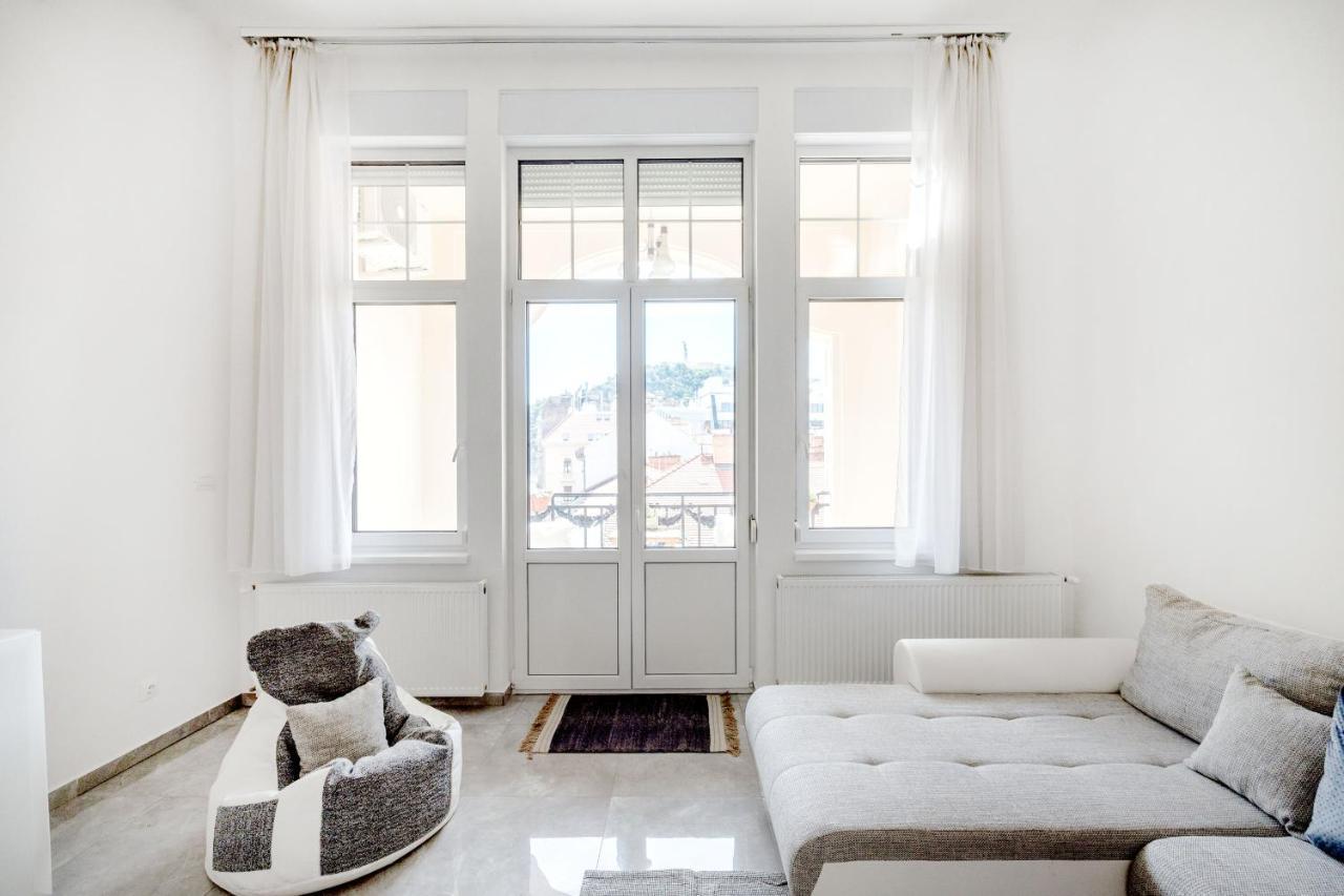 Skyline Serenity Retreat @Vaci Most Famous Street Budapest Exterior foto