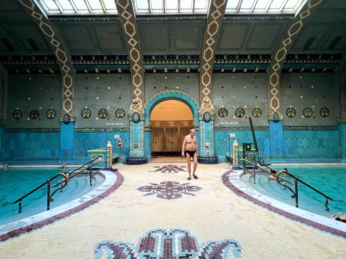 Skyline Serenity Retreat @Vaci Most Famous Street Budapest Exterior foto