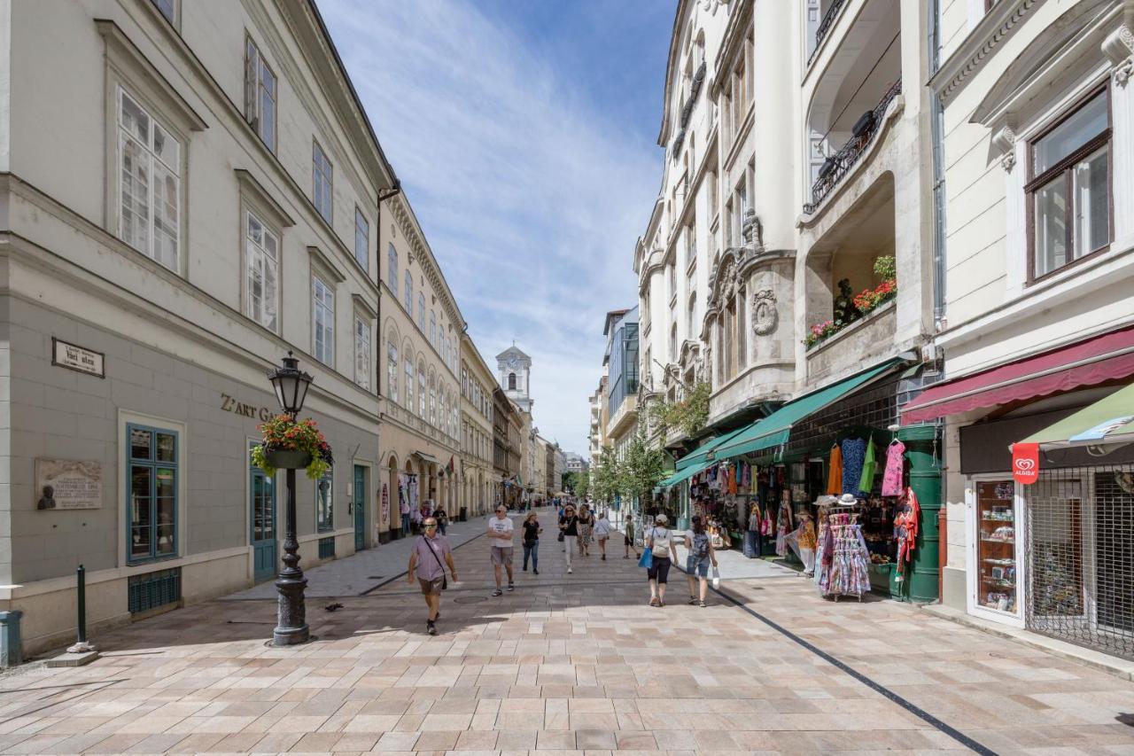 Skyline Serenity Retreat @Vaci Most Famous Street Budapest Exterior foto