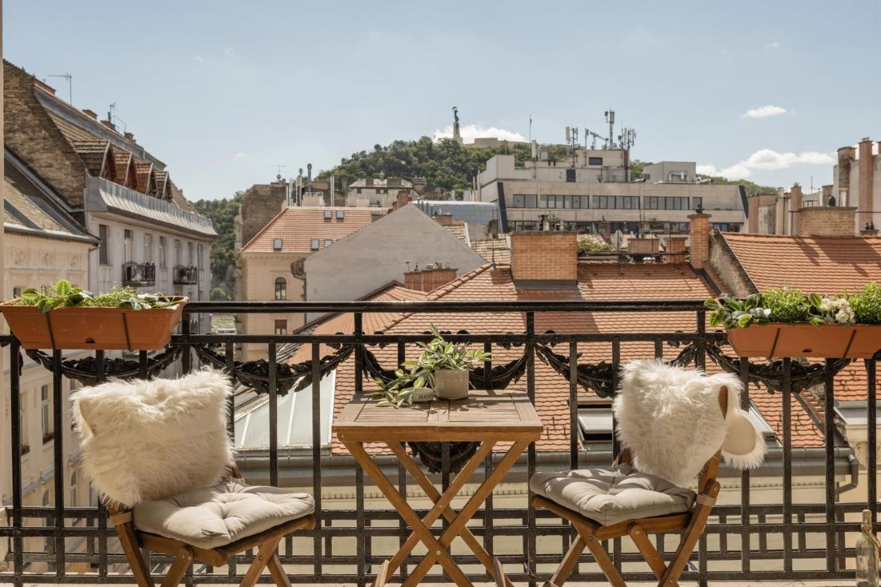 Skyline Serenity Retreat @Vaci Most Famous Street Budapest Exterior foto