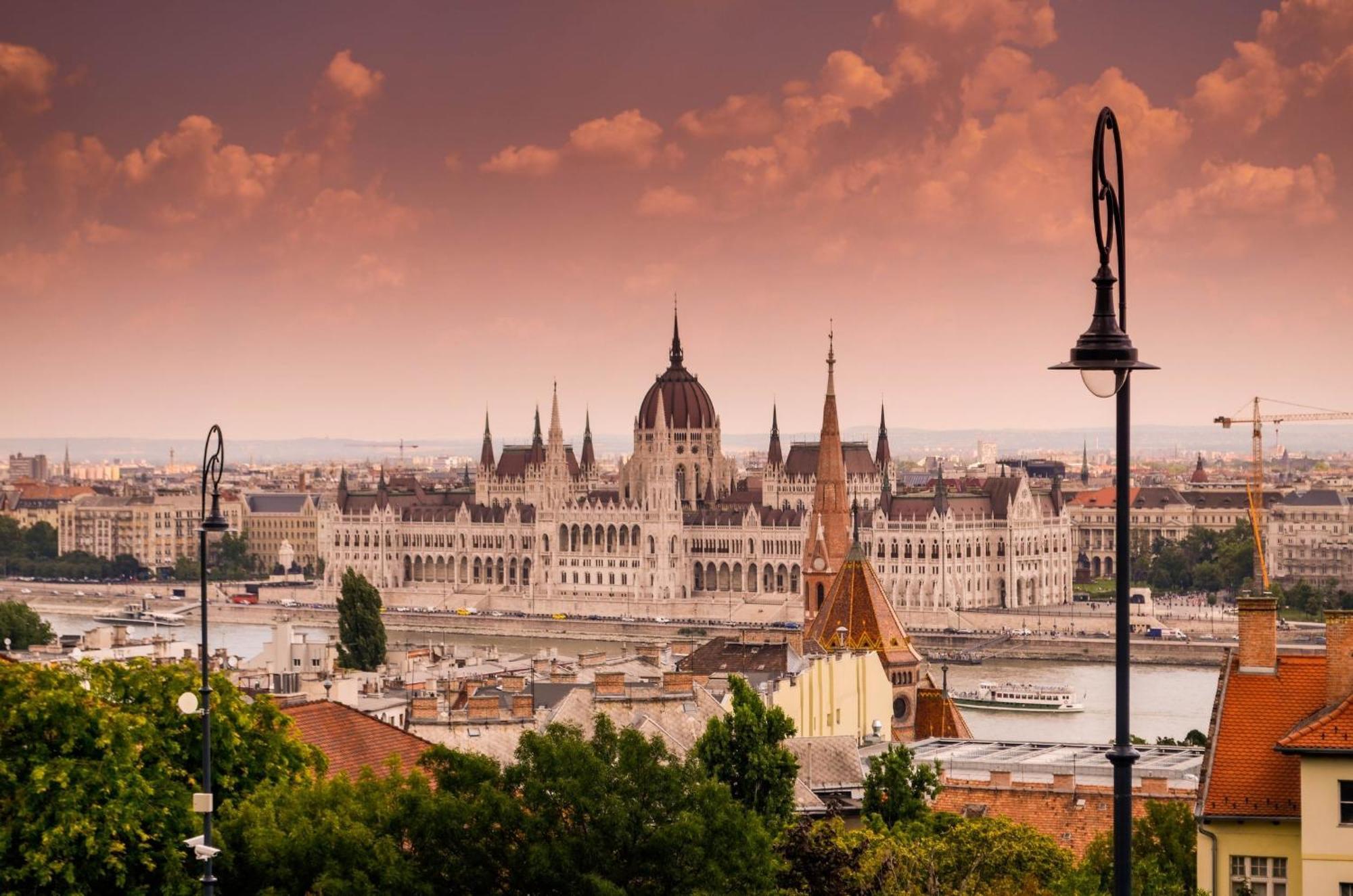 Apartamento Skyline Serenity Retreat @Vaci Most Famous Street Budapest Exterior foto